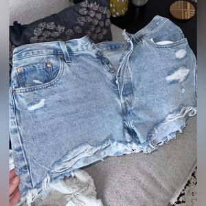 Levi’s 501 high rise light wash shorts! Size 34, no stretch